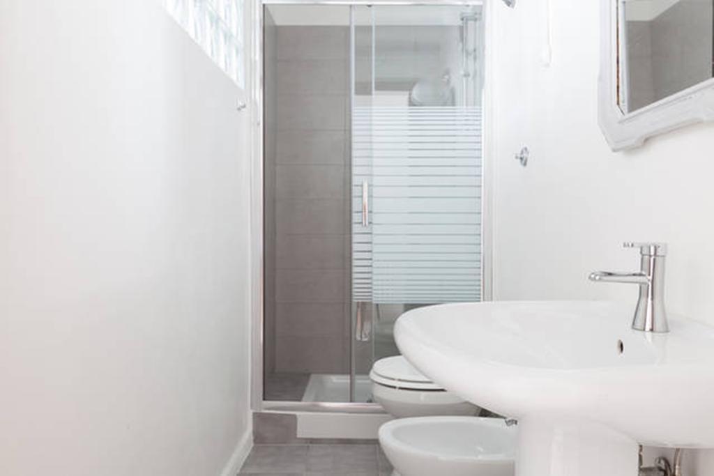 Double Room with Private Bathroom,183738162:JPEG